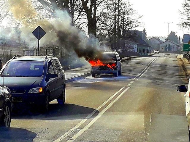 Honda spłonęła na drodze w Rozogach